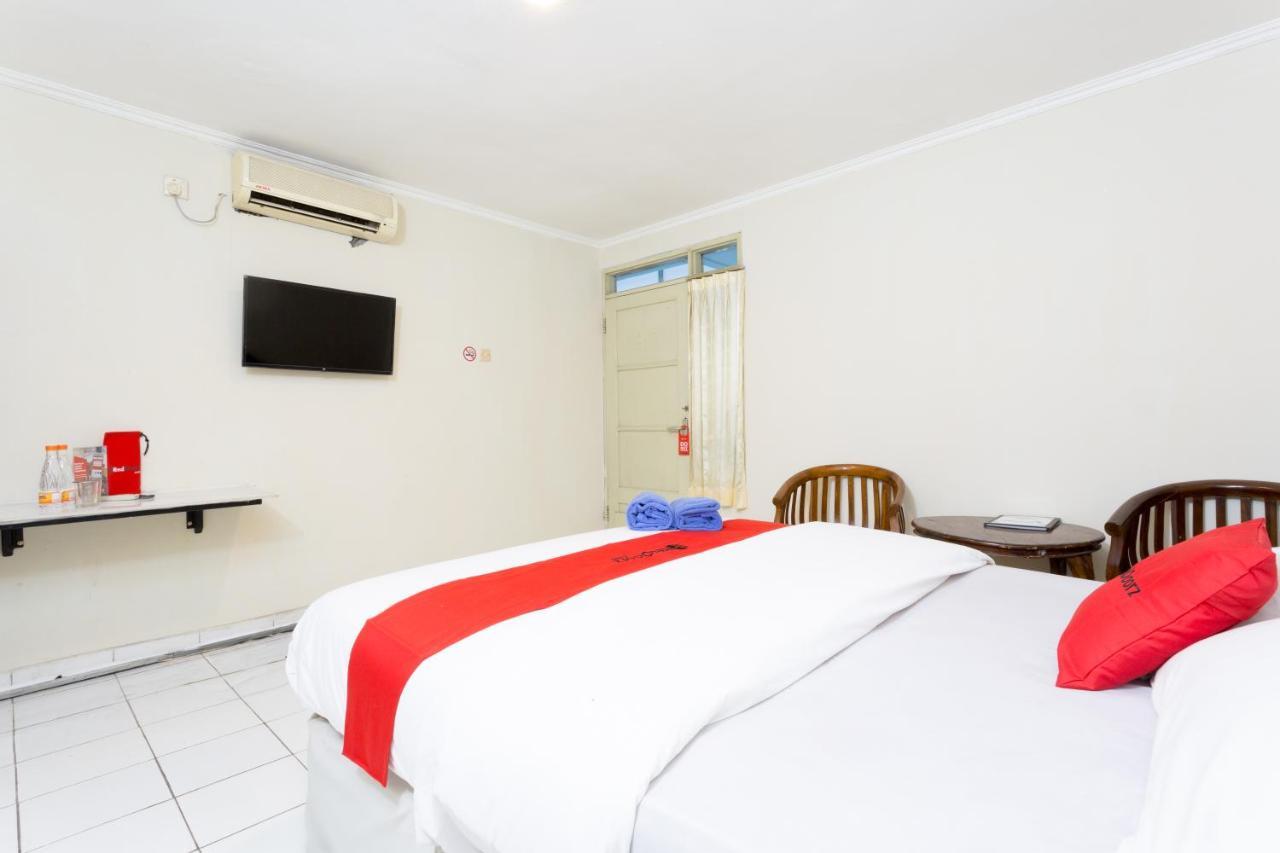 Hotel RedDoorz @ Supratman Street Bandung Exterior foto