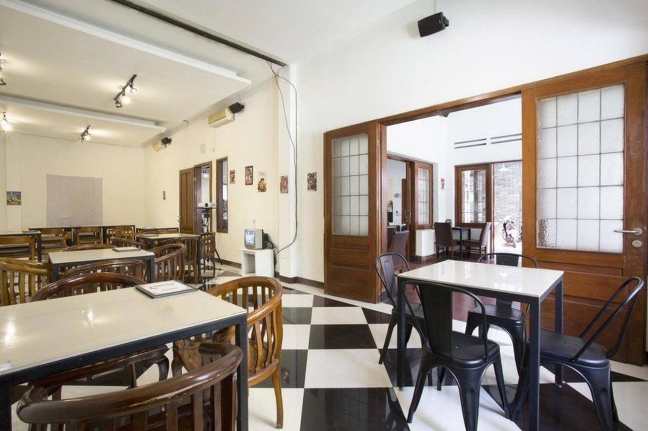Hotel RedDoorz @ Supratman Street Bandung Exterior foto