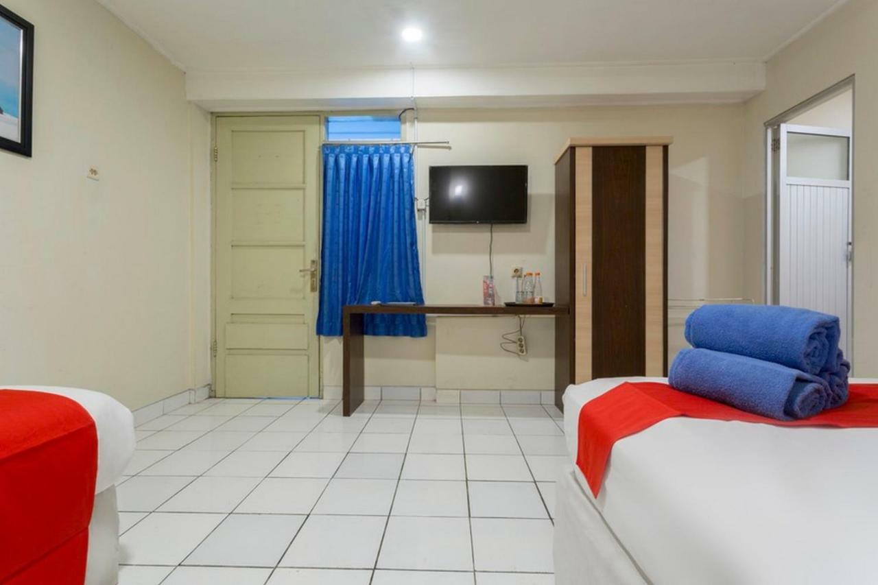 Hotel RedDoorz @ Supratman Street Bandung Exterior foto